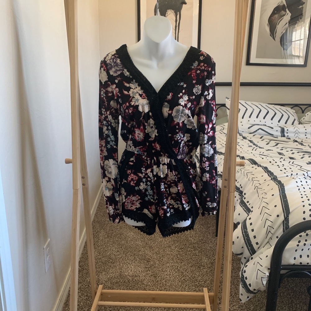 🚫SOLD Floral long sleeve romper